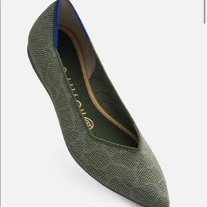 Rothys Safari Point in Original Box